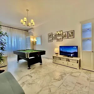 Elegant Vatican Metro & Golf Apartment